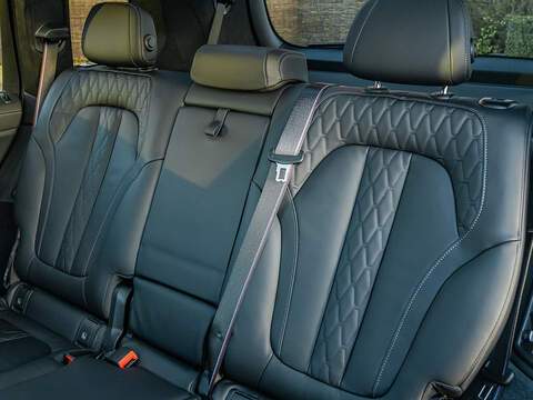 BMW X7 M60i xDrive V8 - M Sport Pro
  - U5810