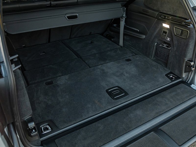 BMW X7 M60i xDrive V8 - M Sport Pro
  - U5810