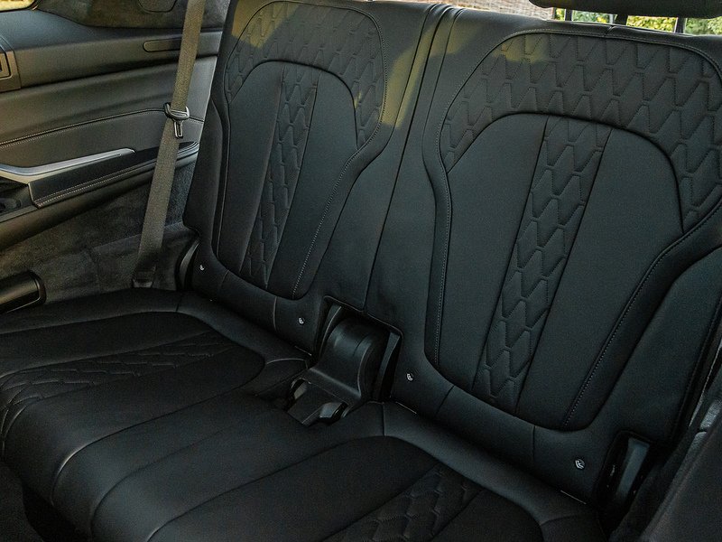 BMW X7 M60i xDrive V8 - M Sport Pro
  - U5810