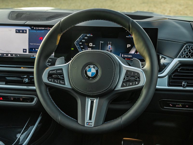 BMW X7 M60i xDrive V8 - M Sport Pro
  - U5810