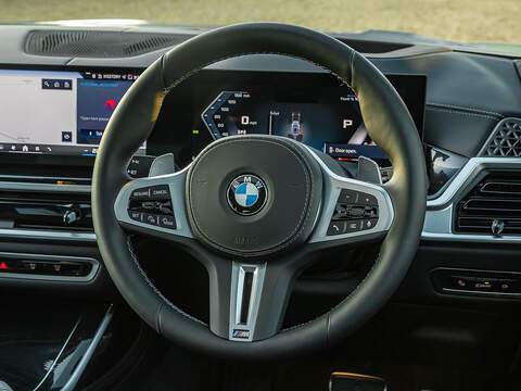 BMW X7 M60i xDrive V8 - M Sport Pro
  - U5810