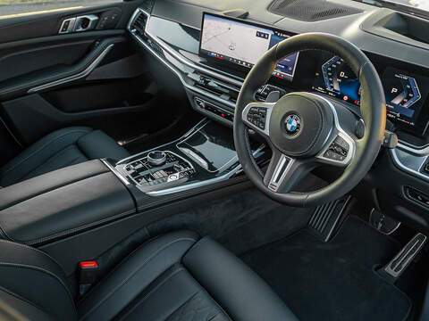 BMW X7 M60i xDrive V8 - M Sport Pro
  - U5810