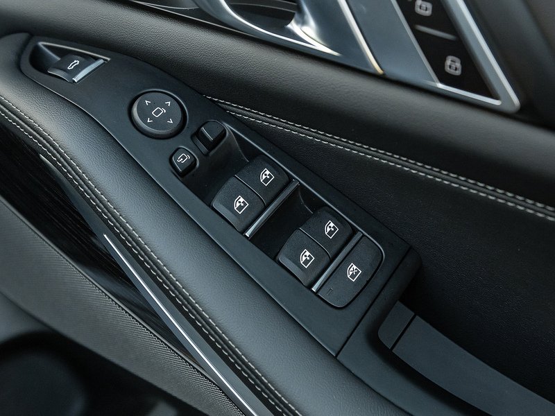 BMW X7 M60i xDrive V8 - M Sport Pro
  - U5810