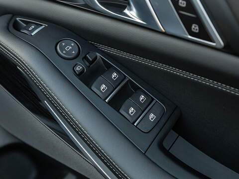 BMW X7 M60i xDrive V8 - M Sport Pro
  - U5810