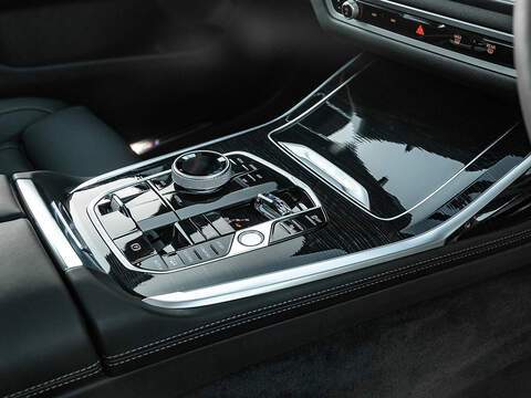 BMW X7 M60i xDrive V8 - M Sport Pro
  - U5810