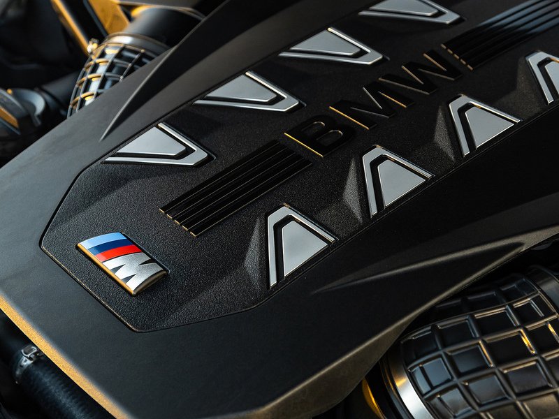 BMW X7 M60i xDrive V8 - M Sport Pro
  - U5810