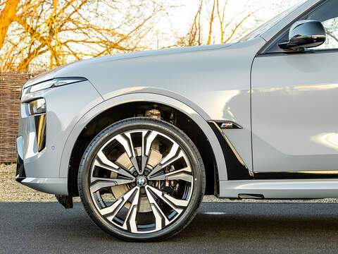 BMW X7 M60i xDrive V8 - M Sport Pro
  - U5810