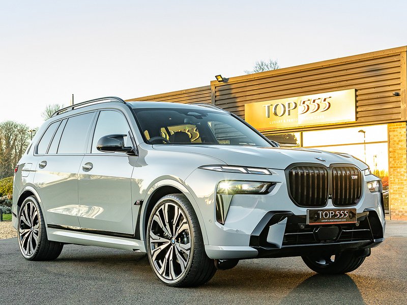 BMW X7 M60i xDrive V8 - M Sport Pro
  - U5810