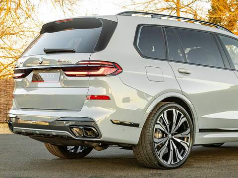 BMW X7 M60i xDrive V8 - M Sport Pro
  - U5810