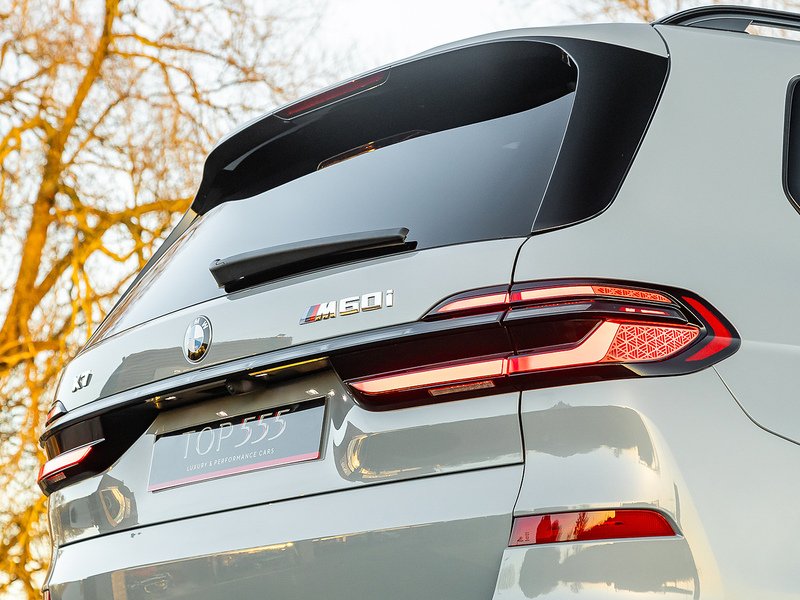 BMW X7 M60i xDrive V8 - M Sport Pro
  - U5810
