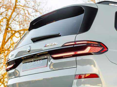 BMW X7 M60i xDrive V8 - M Sport Pro
  - U5810