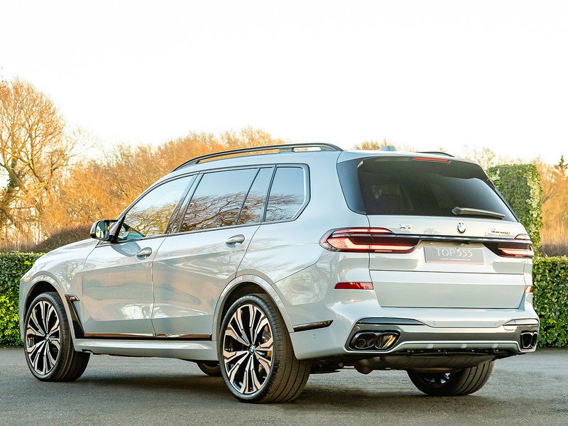 BMW X7 M60i xDrive V8 - M Sport Pro
  - U5810