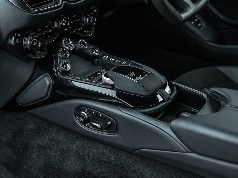 Aston Martin Vantage V8  - U5856