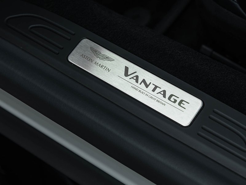 Aston Martin Vantage V8  - U5856