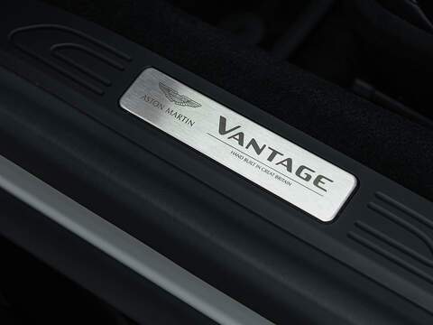 Aston Martin Vantage V8  - U5856