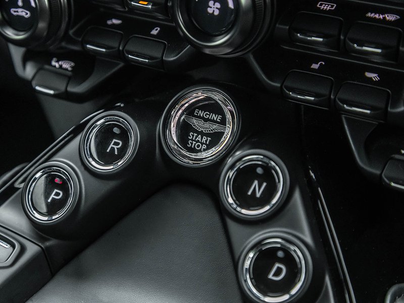 Aston Martin Vantage V8  - U5856