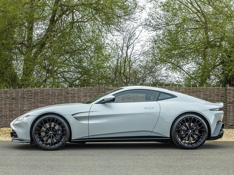 Aston Martin Vantage V8  - U5856