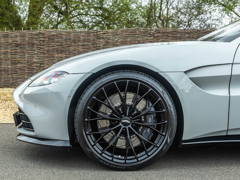 Aston Martin Vantage V8  - U5856