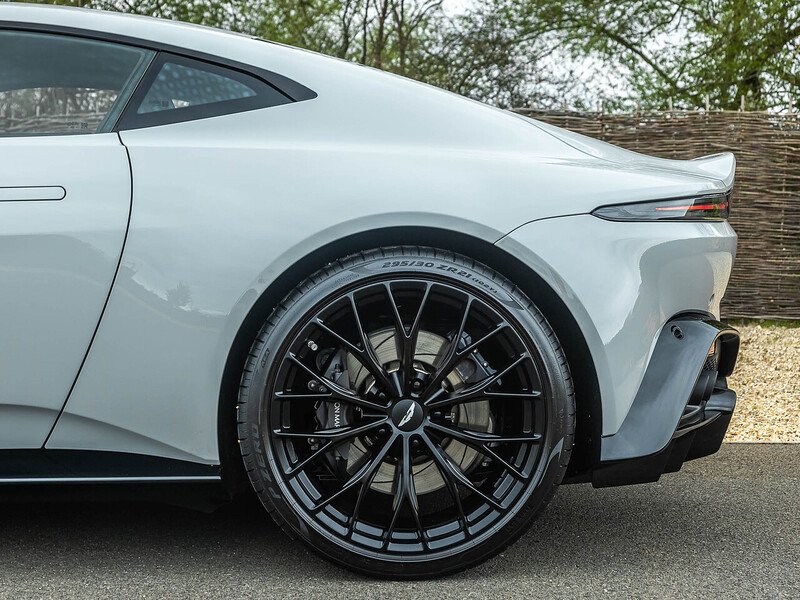 Aston Martin Vantage V8  - U5856