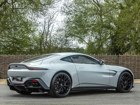 Aston Martin Vantage V8  - U5856