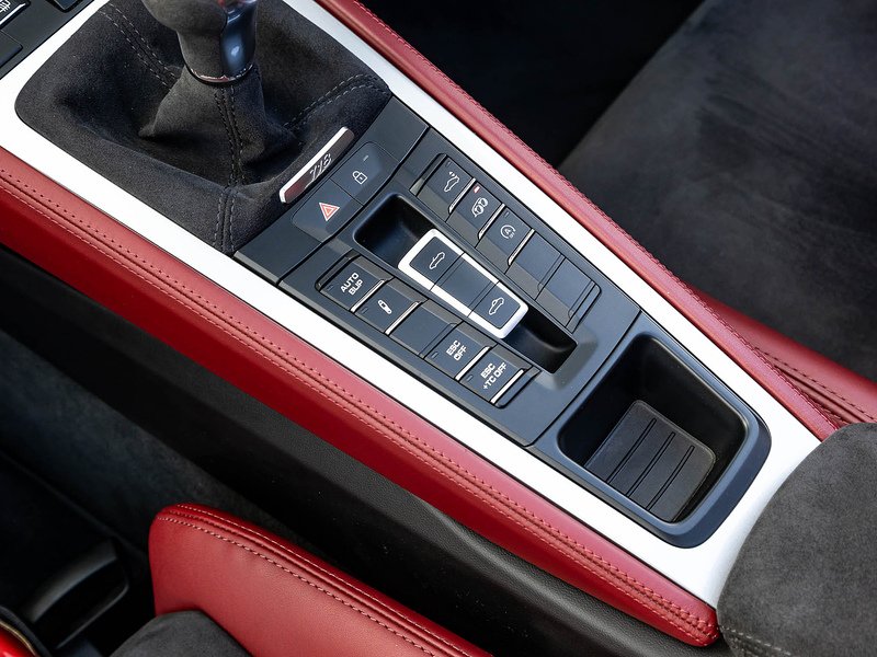 Porsche 718 Spyder 4.0 Manual  - U5858