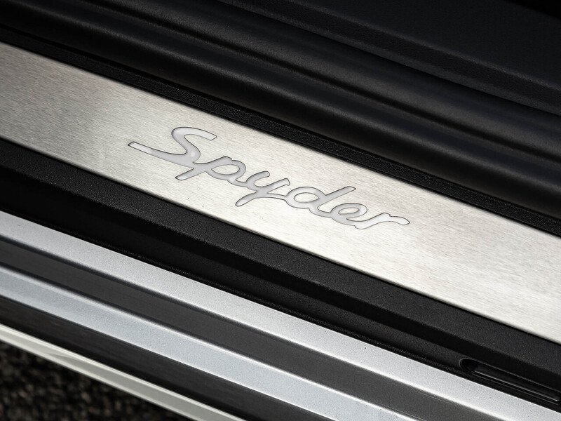 Porsche 718 Spyder 4.0 Manual  - U5858