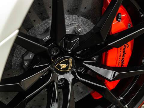 Lamborghini Aventador LP700-4 Pirelli Edition  - U5859