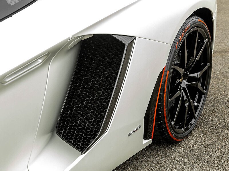 Lamborghini Aventador LP700-4 Pirelli Edition  - U5859