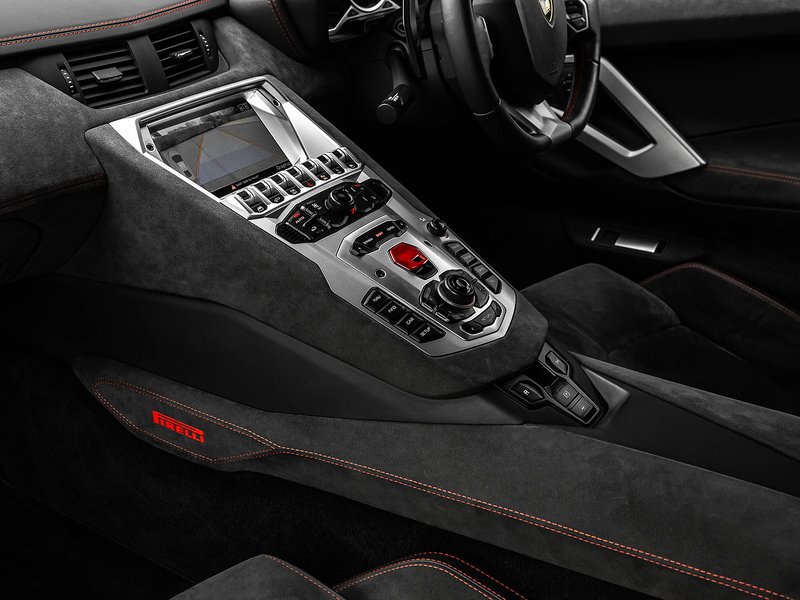 Lamborghini Aventador LP700-4 Pirelli Edition  - U5859