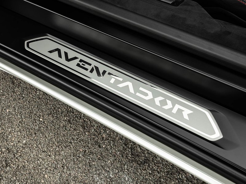 Lamborghini Aventador LP700-4 Pirelli Edition  - U5859