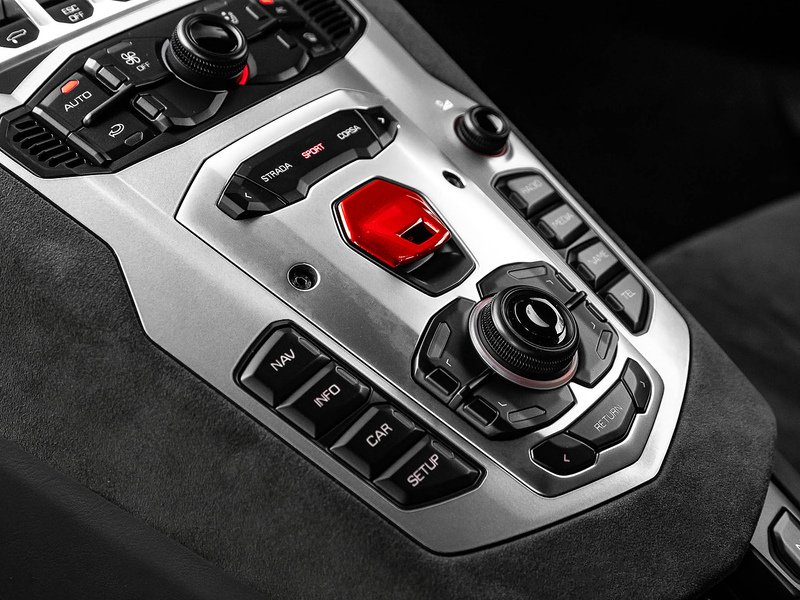 Lamborghini Aventador LP700-4 Pirelli Edition  - U5859