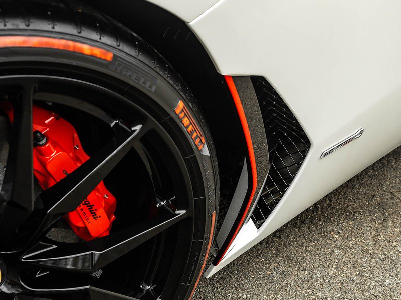 Lamborghini Aventador LP700-4 Pirelli Edition  - U5859