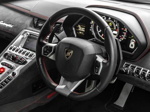 Lamborghini Aventador LP700-4 Pirelli Edition  - U5859