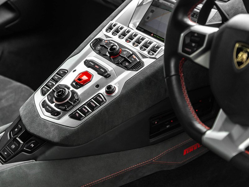 Lamborghini Aventador LP700-4 Pirelli Edition  - U5859