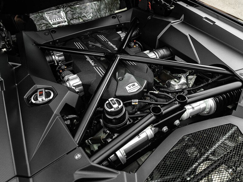 Lamborghini Aventador LP700-4 Pirelli Edition  - U5859