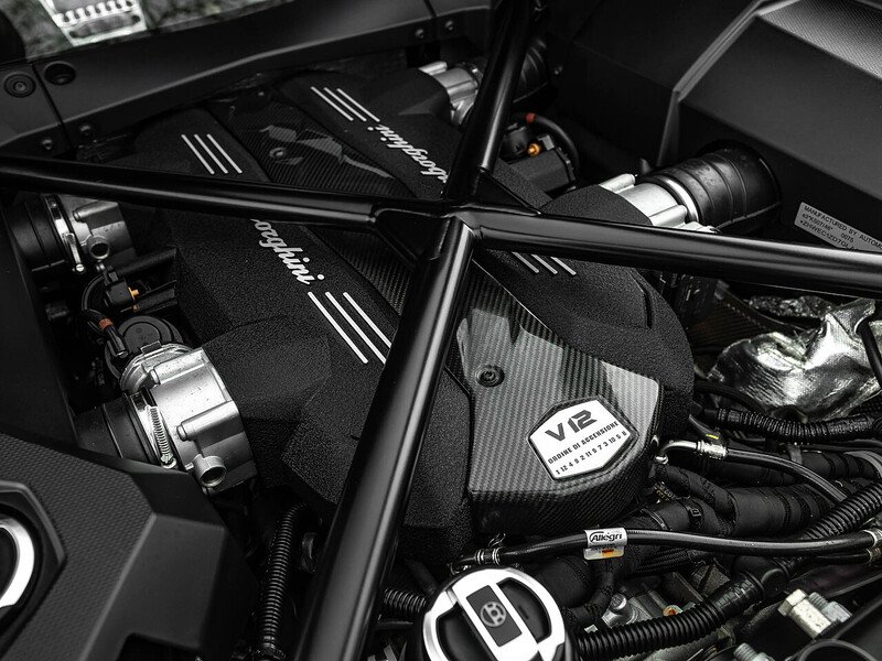Lamborghini Aventador LP700-4 Pirelli Edition  - U5859