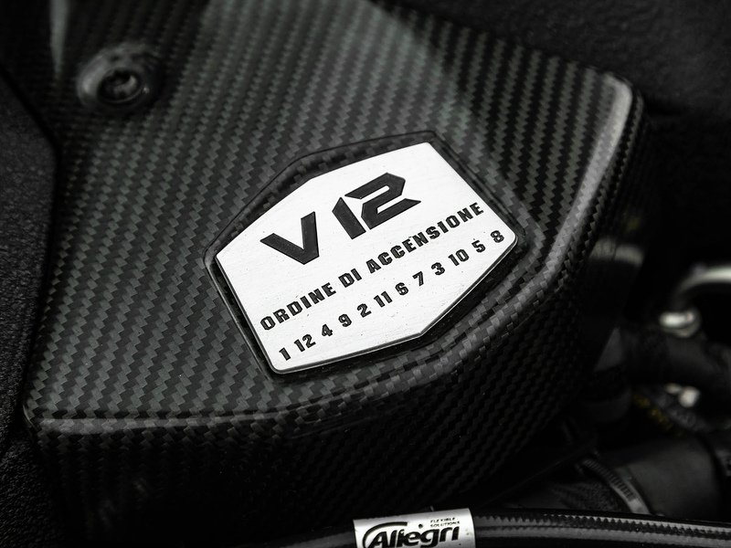 Lamborghini Aventador LP700-4 Pirelli Edition  - U5859