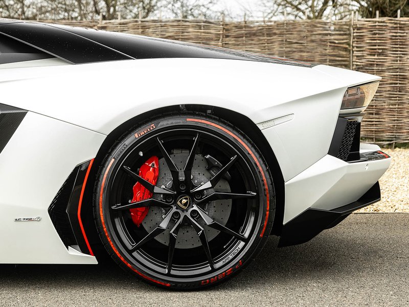 Lamborghini Aventador LP700-4 Pirelli Edition  - U5859
