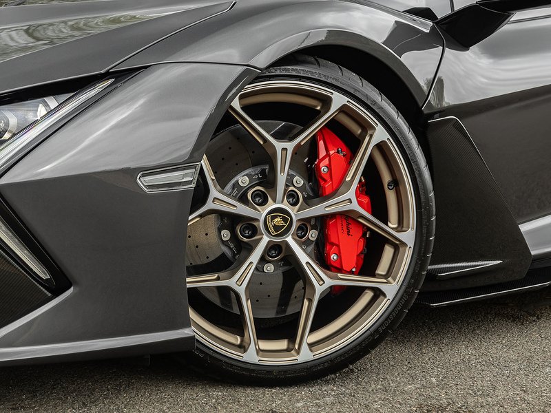 Lamborghini Revuelto V12  - U5866