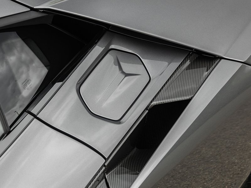 Lamborghini Revuelto V12  - U5866