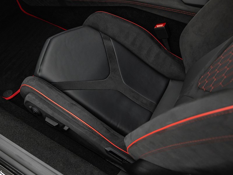 Lamborghini Revuelto V12  - U5866