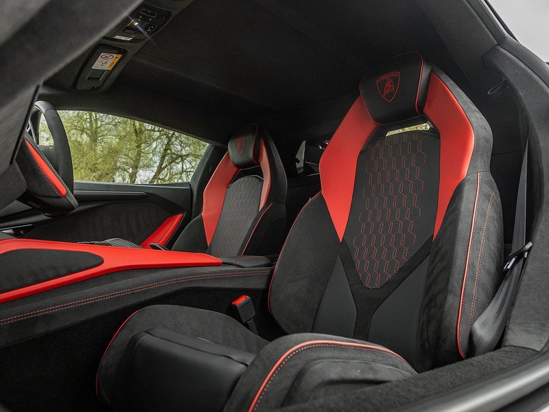 Lamborghini Revuelto V12  - U5866