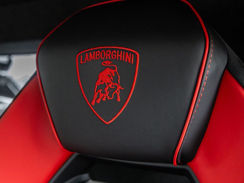 Lamborghini Revuelto V12  - U5866
