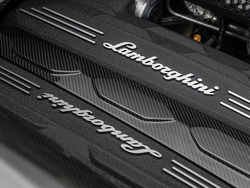 Lamborghini Revuelto V12  - U5866
