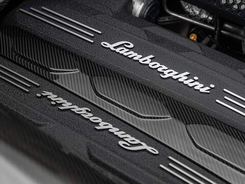 Lamborghini Revuelto V12  - U5866