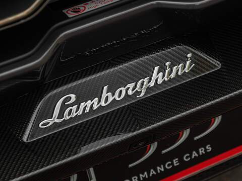 Lamborghini Revuelto V12  - U5866