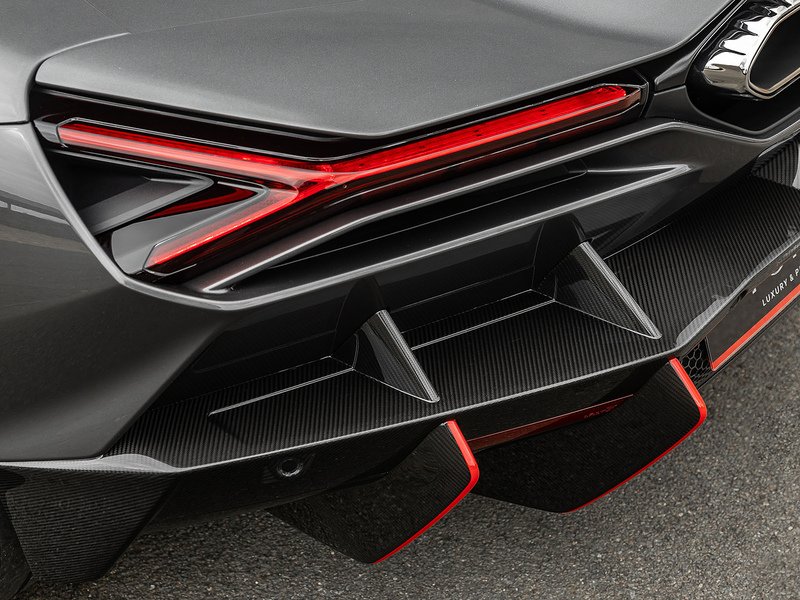 Lamborghini Revuelto V12  - U5866