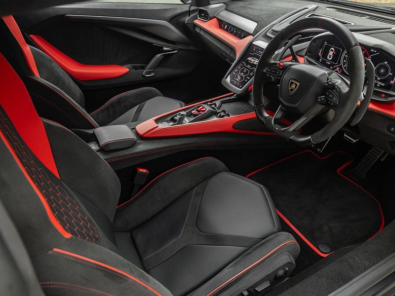Lamborghini Revuelto V12  - U5866