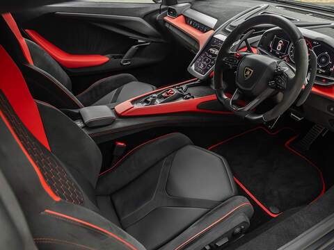 Lamborghini Revuelto V12  - U5866