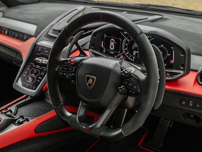 Lamborghini Revuelto V12  - U5866